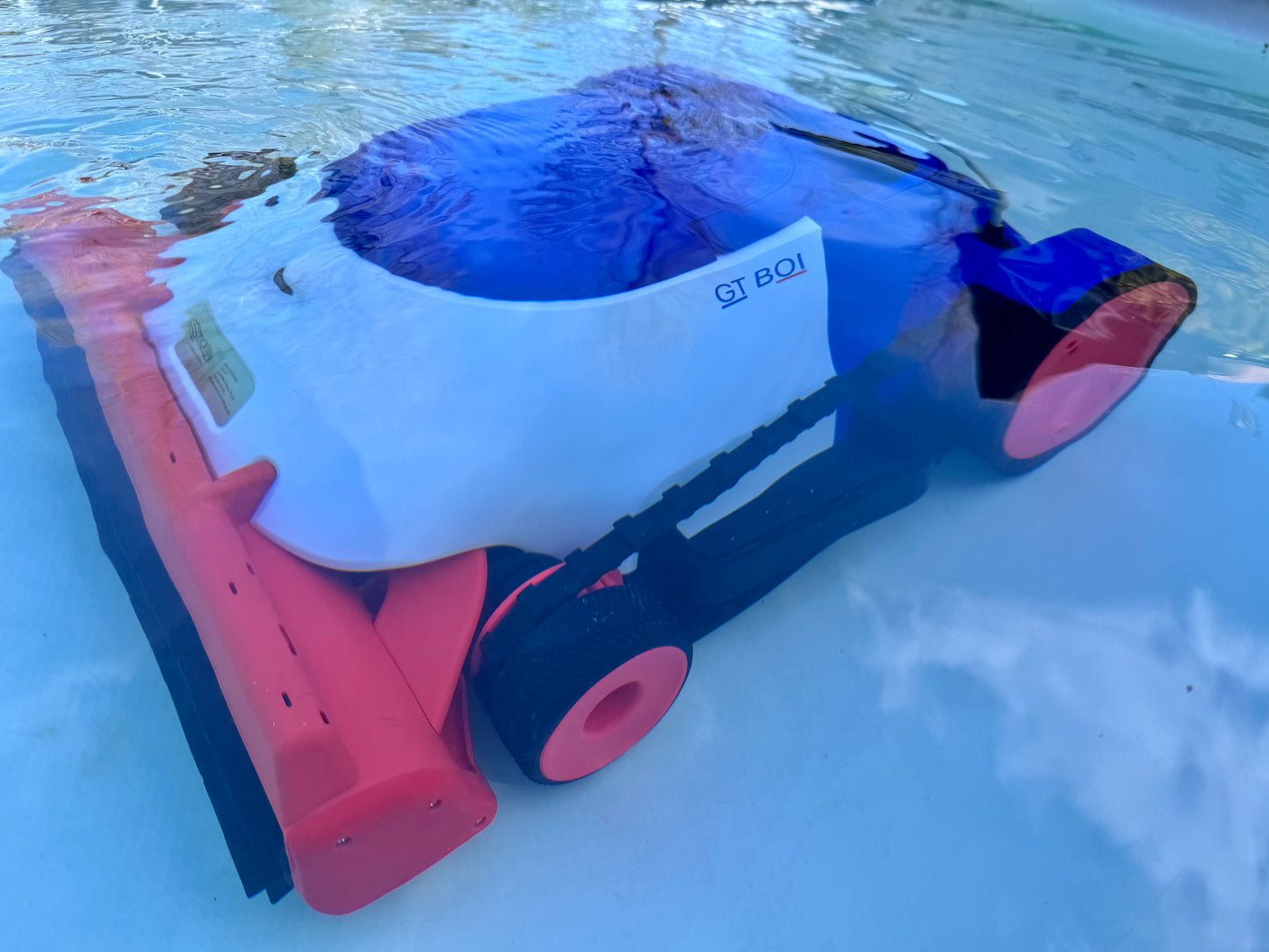 Asspirateur piscine sans fil GT BOI